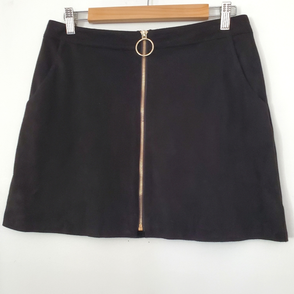 ALEXIA ADMOR 8 Black Micro Suede Mini Skirt Front Gold Zip Lined 90s City Y2K